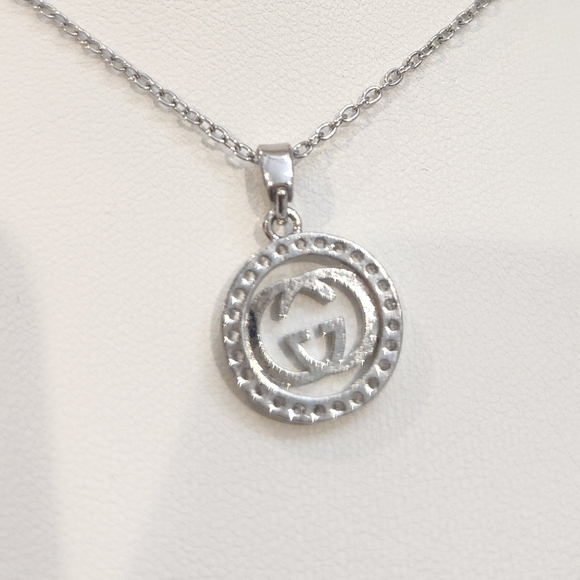 Stunning GG Charm..Silver Tone...New! In Gift Box! - Picture 3 of 4
